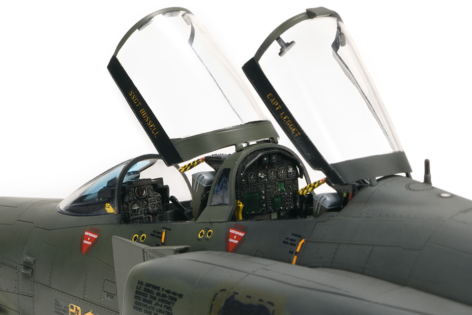 1/48 F-4G：コックピット