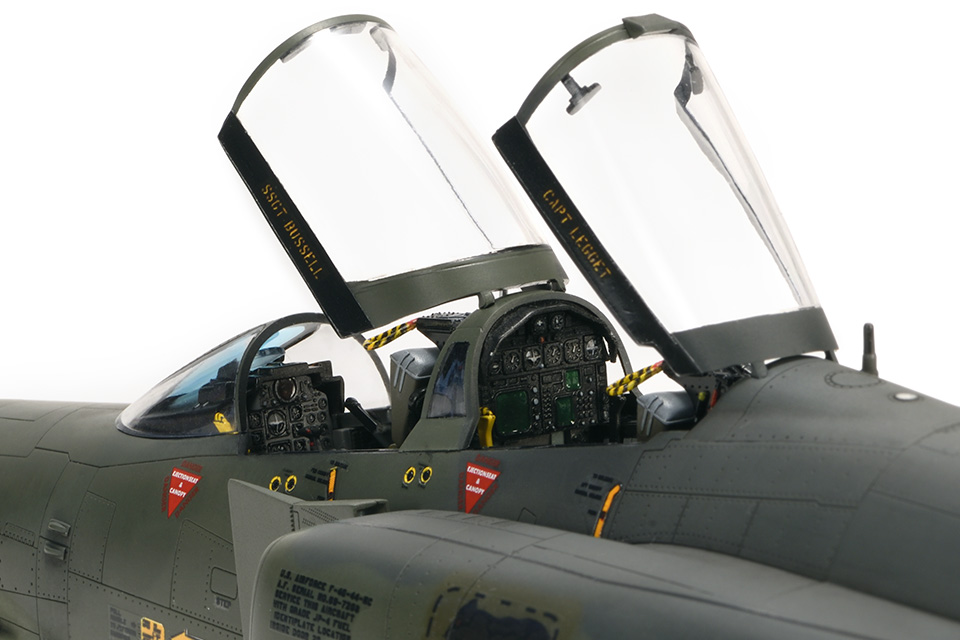 1/48 F-4G: Cockpit